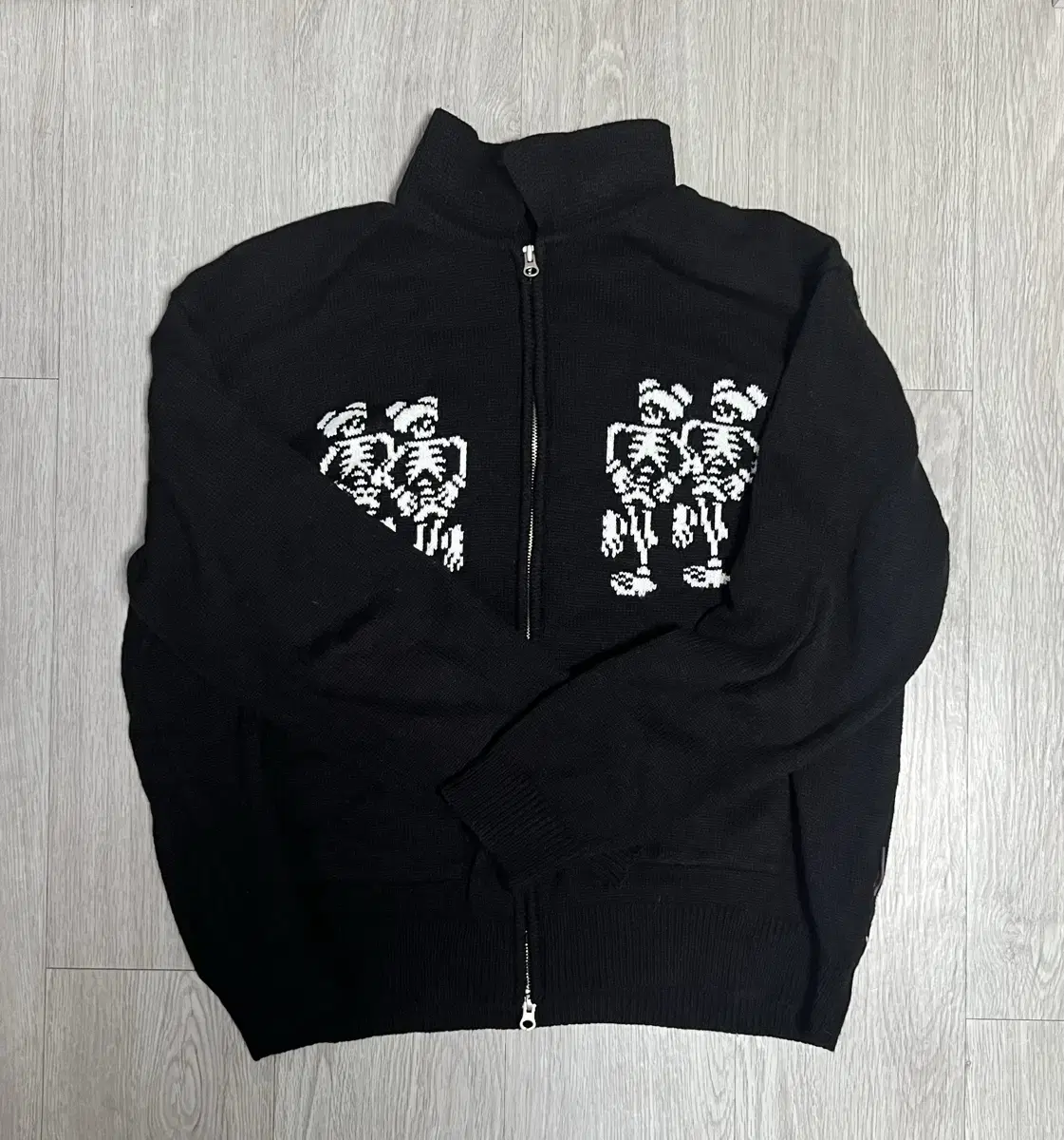 나이스고스트클럽 DANCING SKELETONS ZIP POLO KNIT